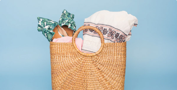 Корзинка с вещами